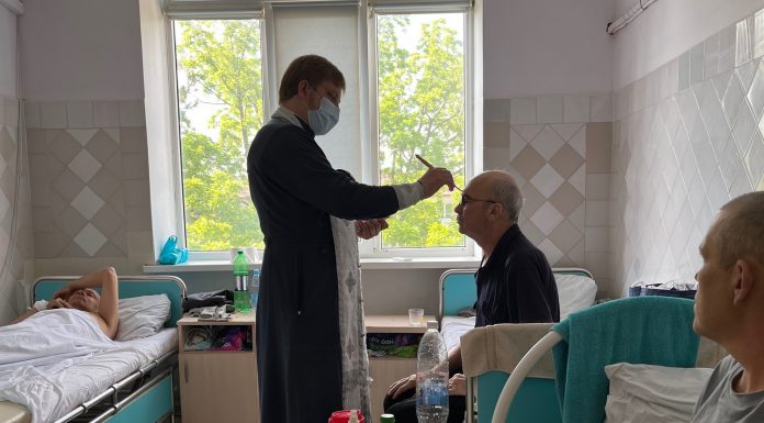 Иерей Иоанн Усачев посетил пациентов больницы скорой медицинской помощи