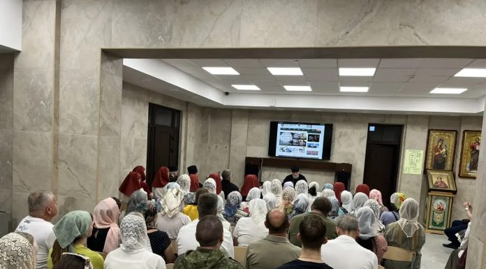 Участники общества православных врачей посетили лекцию в храме вмч. Пантелеимона