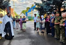 В хуторе Ленина помолились о погибших в годы ВОВ и зажгли Свечу памяти