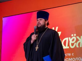 Протоиерей Дмитрий Руднев посетил праздничные мероприятия, посвящённые Дню молодёжи