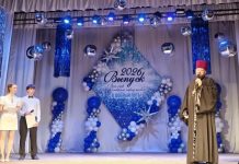 В Горячем Ключе благочинный поздравил выпускников