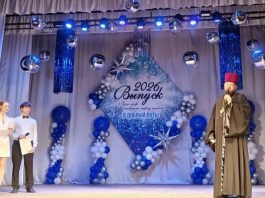 В Горячем Ключе благочинный поздравил выпускников