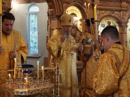В Неделю всех святых, в земле Русской просиявших, митрополит Василий совершил Всенощное бдение