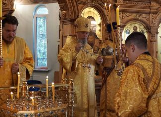 В Неделю всех святых, в земле Русской просиявших, митрополит Василий совершил Всенощное бдение