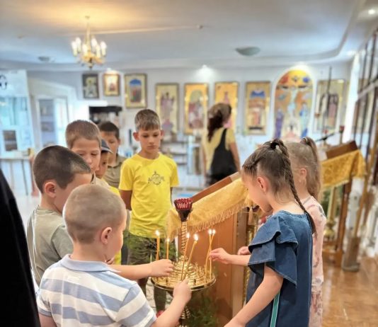 Воспитанники творческой мастерской посетили храм станицы Старомышастовской