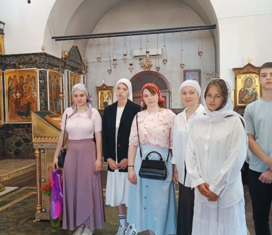 Участники молодёжного объединения «Православный свет» организовали совместную паломническую поездку