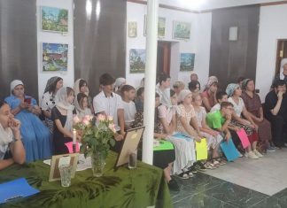 В Михаило-Архангельском храме почтили память Царственных страстотерпцев