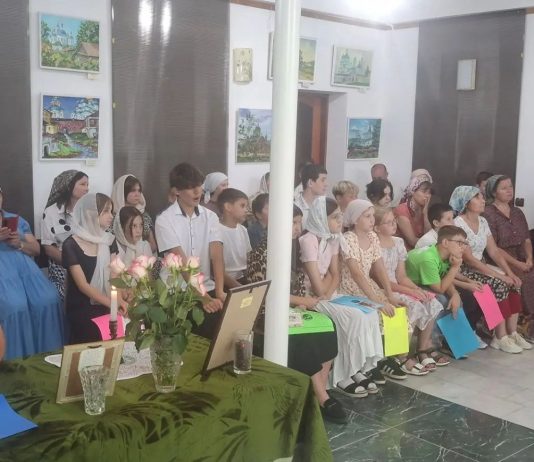 В Михаило-Архангельском храме почтили память Царственных страстотерпцев