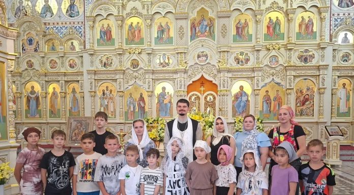 В храме Рождества Христова прошла встреча с воспитанниками летнего лагеря