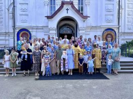 В храме Вознесения Господня прошла презентация фотопроекта «Рождённые вопреки. Истории людей, которые могли не родиться»