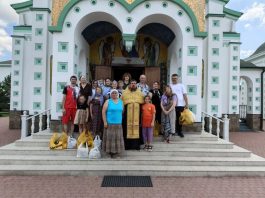 В праздник святых Петра и Павла в храме Святой Троицы станицы Динской прошла социальная акция для семей общества глухих
