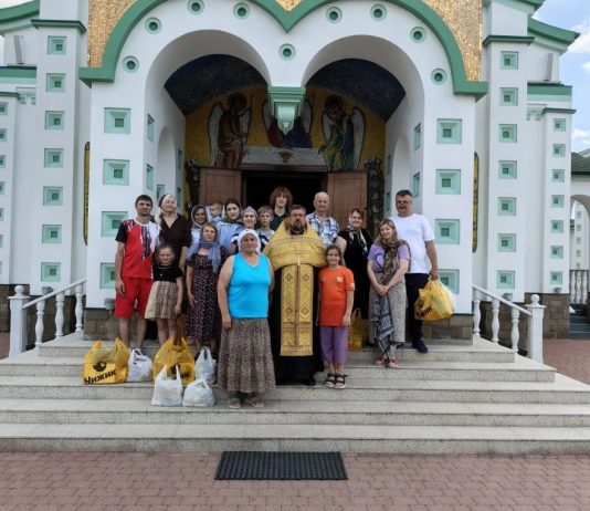 В праздник святых Петра и Павла в храме Святой Троицы станицы Динской прошла социальная акция для семей общества глухих