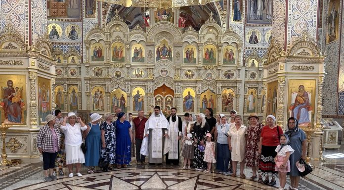 Храм Рождества Христова в Динской встретил паломников из Ростова-на-Дону