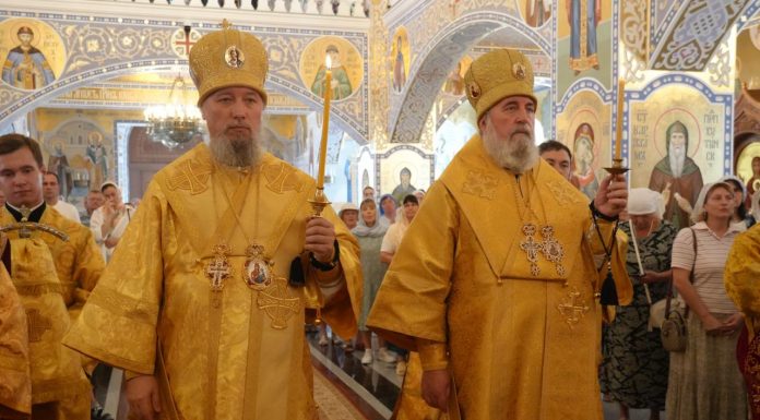 Митрополит Василий и епископ Сергий совершили Всенощное бдение в Свято-Владимирском храме Анапы