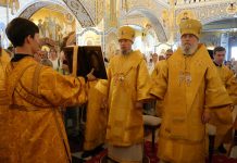 В день памяти святого князя Владимира совершена Божественная литургия архиерейским чином в Свято-Владимирском храме