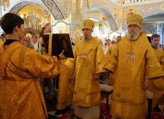 В день памяти святого князя Владимира совершена Божественная литургия архиерейским чином в Свято-Владимирском храме