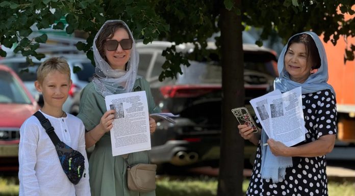 В храме святителя Спиридона Тримифунтского отслужен молебен святым Петру и Февронии и проведена миссионерская акция