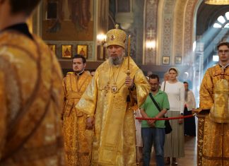 Митрополит Василий совершил Всенощное бдение в Свято-Екатерининском кафедральном соборе города Краснодара