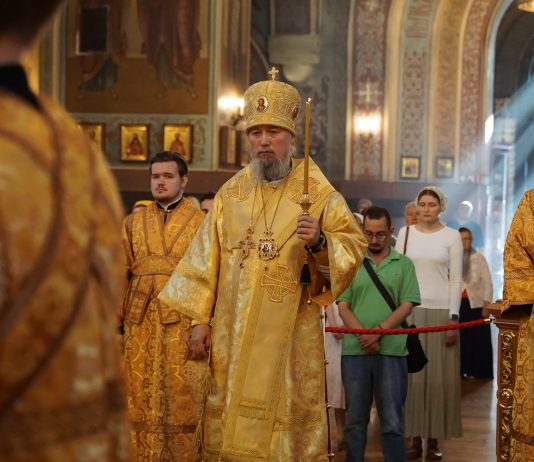 Митрополит Василий совершил Всенощное бдение в Свято-Екатерининском кафедральном соборе города Краснодара