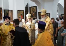 Митрополит Василий совершил Божественную литургию в храме преподобного Сергия Радонежского Свято-Успенского женского монастыря г. Кореновска