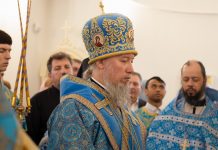 Митрополит Василий возглавил Божественную литургию в праздник Владимирской иконы Божией Матери