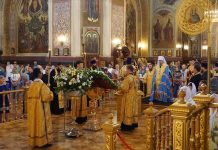 В праздник первоверховных апостолов Петра и Павла митрополит Екатеринодарский и Кубанский Василий совершил Всенощное бдение