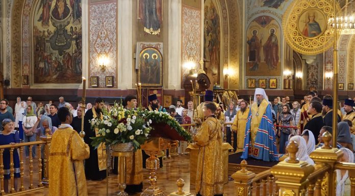 В праздник первоверховных апостолов Петра и Павла митрополит Екатеринодарский и Кубанский Василий совершил Всенощное бдение