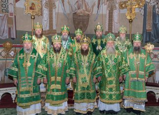Митрополит Василий сослужил митрополиту Сыктывкарскому и Коми-Зырянскому Филиппу в день перенесения мощей святителя Филиппа Московского