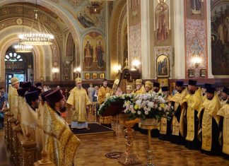 Митрополит Василий совершил Всенощное бдение в Свято-Екатерининском кафедральном соборе города Краснодара