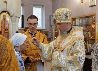 Митрополит Василий совершил Всенощное бдение в храме Архистратига Божия Михаила города Краснодара