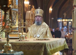 В день памяти отцов шести Вселенских Соборов митрополит Василий совершил Божественную литургию в Свято-Троицком соборе города Краснодара