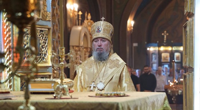 В день памяти отцов шести Вселенских Соборов митрополит Василий совершил Божественную литургию в Свято-Троицком соборе города Краснодара