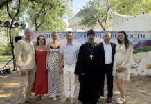 Протоиерей Сергий Лопасов посетил праздник в честь Дня семьи, любви и верности