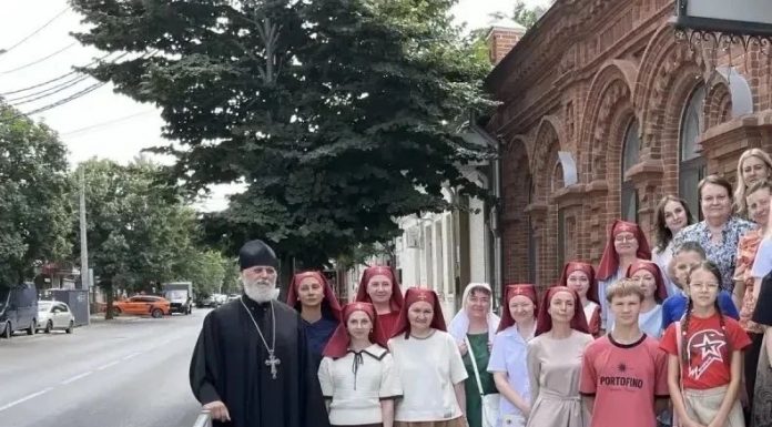 Сестры милосердия Пантелеимоновского храма с протоиереем Константином Капрановым посетили музей Кубанской общины сестёр милосердия