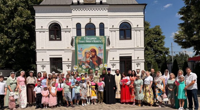 В храме преподобного Сергия Радонежского состоялся праздник в честь Дня семьи, любви и верности