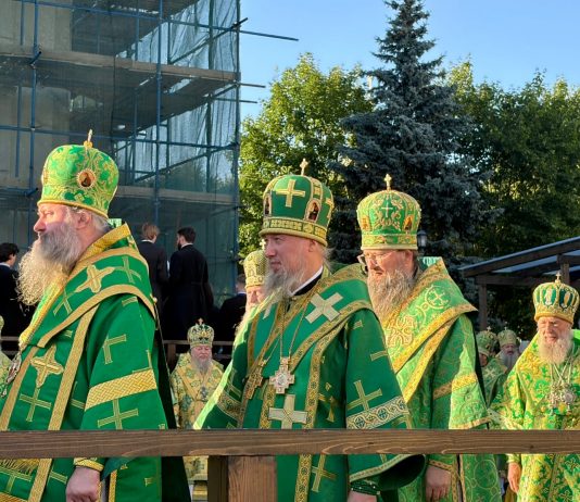 Митрополит Василий сослужил Святейшему Патриарху Кириллу в Троице-Сергиевой лавре