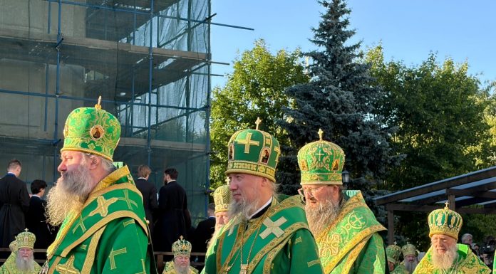 Митрополит Василий сослужил Святейшему Патриарху Кириллу в Троице-Сергиевой лавре