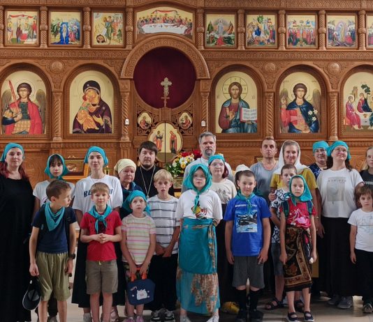Воспитанники семейного центра «Зерно веры» посетили храм Святой Троицы в Горячем Ключе