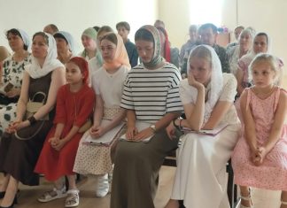 В Свято-Никольском храме прошла встреча, посвященная защите материнства