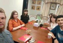 В молодежном объединении «Покров» состоялась беседа о важности материнства и сохранении жизни будущего ребёнка