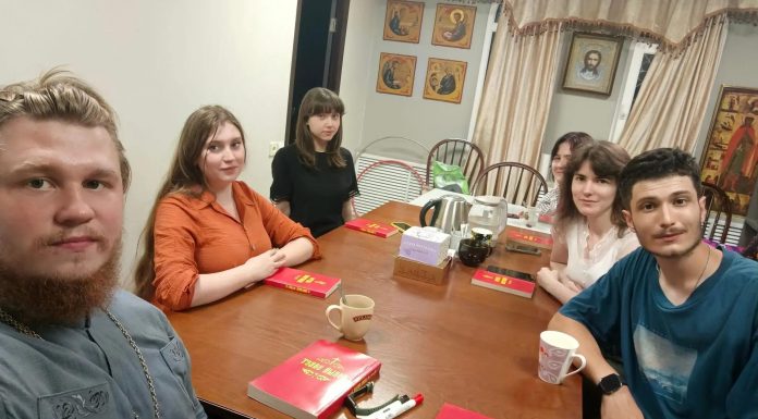 В молодежном объединении «Покров» состоялась беседа о важности материнства и сохранении жизни будущего ребёнка
