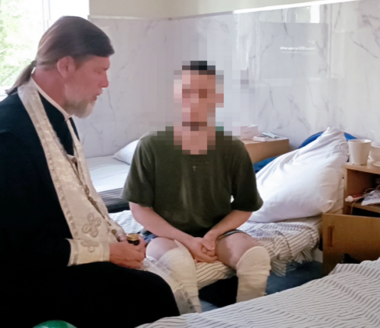 Протоиерей Александр Игнатов посетил раненых военнослужащих в госпитале