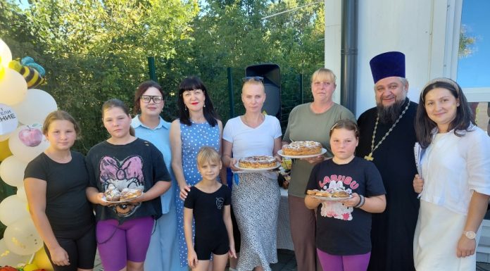 В Абинском благочинии прошел традиционный семейный фестиваль «Яблоко от яблони»