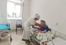 Сестры милосердия посетили пациентов Новотитаровской районной больницы № 1