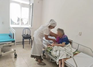 Сестры милосердия посетили пациентов Новотитаровской районной больницы № 1
