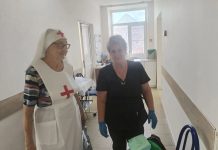 Сестры милосердия поздравили пациентов больницы с праздником Преображения
