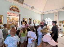 Воспитанники детского лагеря станицы Васюринской посетили с экскурсией храм Успения Пресвятой Богородицы