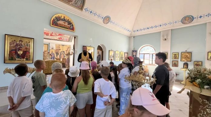 Воспитанники детского лагеря станицы Васюринской посетили с экскурсией храм Успения Пресвятой Богородицы