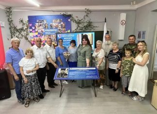 В анапской школе открыли первую на Кубани Парту Героя в честь священника
