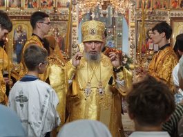 Митрополит Василий совершил Всенощное бдение в храме Рождества Христова посёлка Лорис